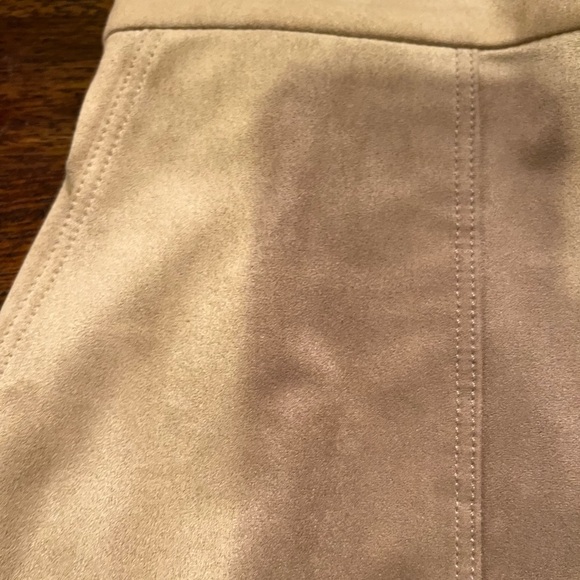 Aritzia Wilfred Bossier Faux Suede Shorts - Picture 6 of 7